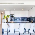 Luxury 2bd Flat - Pools - Parking - - Gym דירה