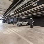 Luxury 2bd Flat - Pools - Parking - - Gym *