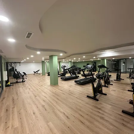 Luxury 2bd Flat - Pools - Parking - - Gym *