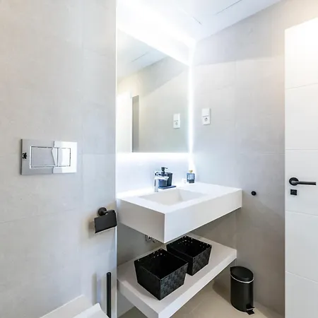 Luxury 2bd Flat - Pools - Parking - - Gym