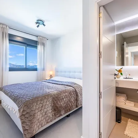 Apartment Luxury 2bd Flat - Pools - Parking - - Gym
