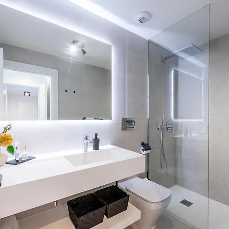Luxury 2bd Flat - Pools - Parking - - Gym 아파트 *