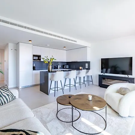Apartment Luxury 2bd Flat - Pools - Parking - - Gym *