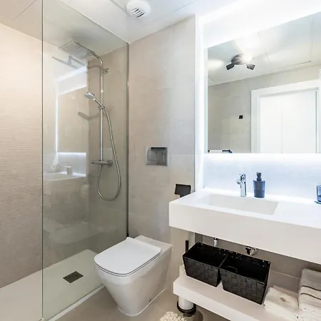 Luxury 2bd Flat - Pools - Parking - - Gym 라칼라데미야스
