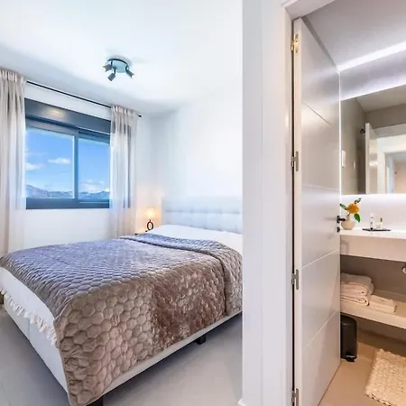 Luxury 2bd Flat - Pools - Parking - - Gym 아파트