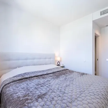 Luxury 2bd Flat - Pools - Parking - - Gym * 라칼라데미야스
