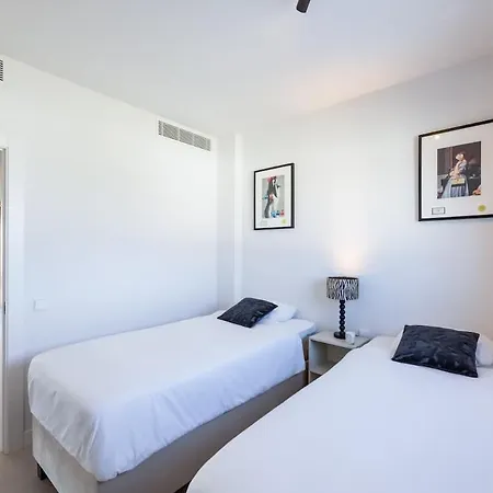 Luxury 2bd Flat - Pools - Parking - - Gym 라칼라데미야스