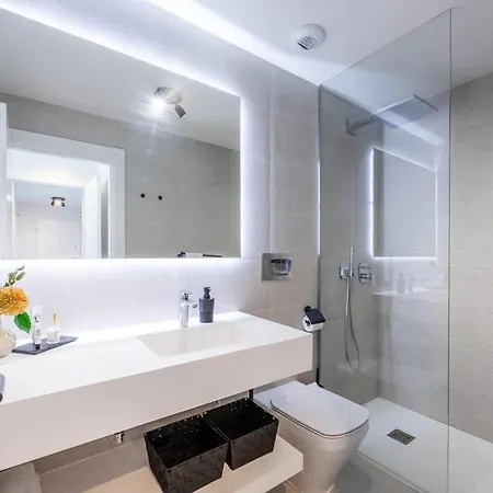 아파트 Luxury 2bd Flat - Pools - Parking - - Gym *