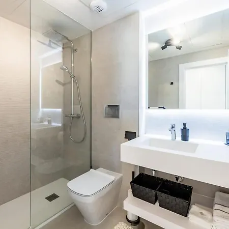 아파트 Luxury 2bd Flat - Pools - Parking - - Gym *