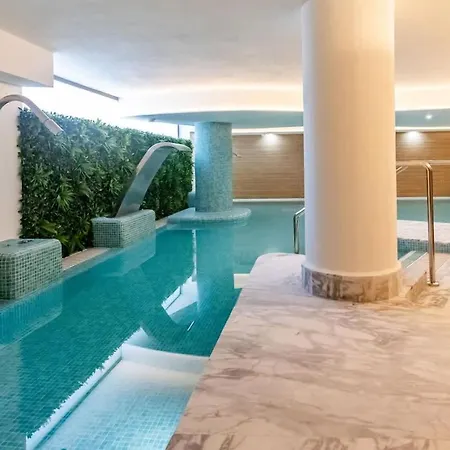 Luxury 2bd Flat - Pools - Parking - - Gym 아파트 *